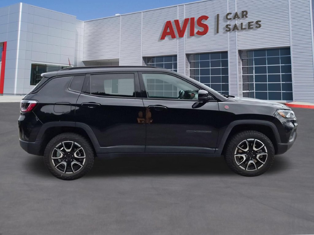 Used 2025 Jeep Compass Trailhawk AWD/4WD image 5