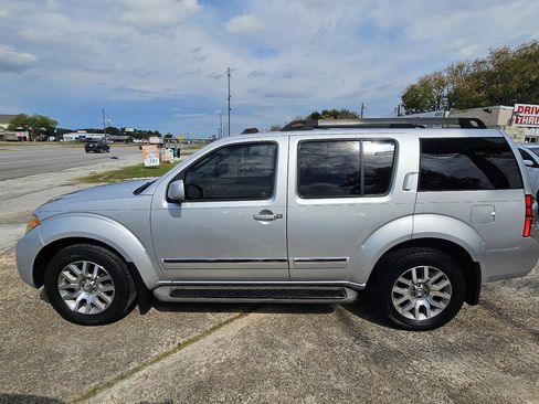 Used 2012 Nissan Pathfinder LE image 4