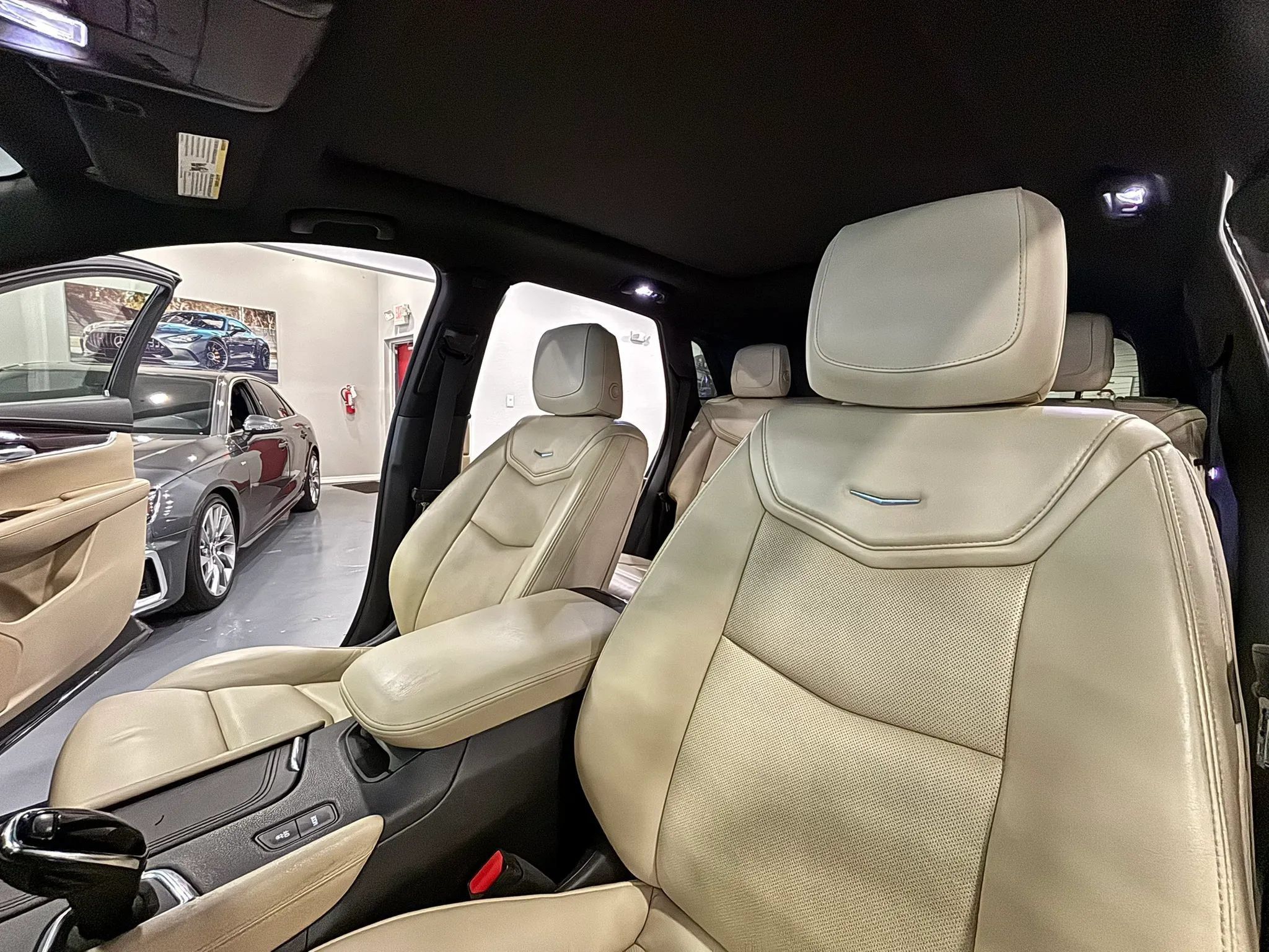 Used 2018 Cadillac XT5 Premium Luxury FWD image 11
