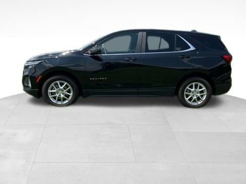 Used 2022 Chevrolet Equinox LT w/ Driver Convenience Package image 4