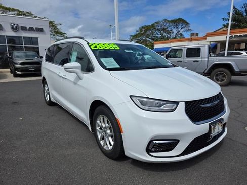 Used 2022 Chrysler Pacifica Touring-L image 1