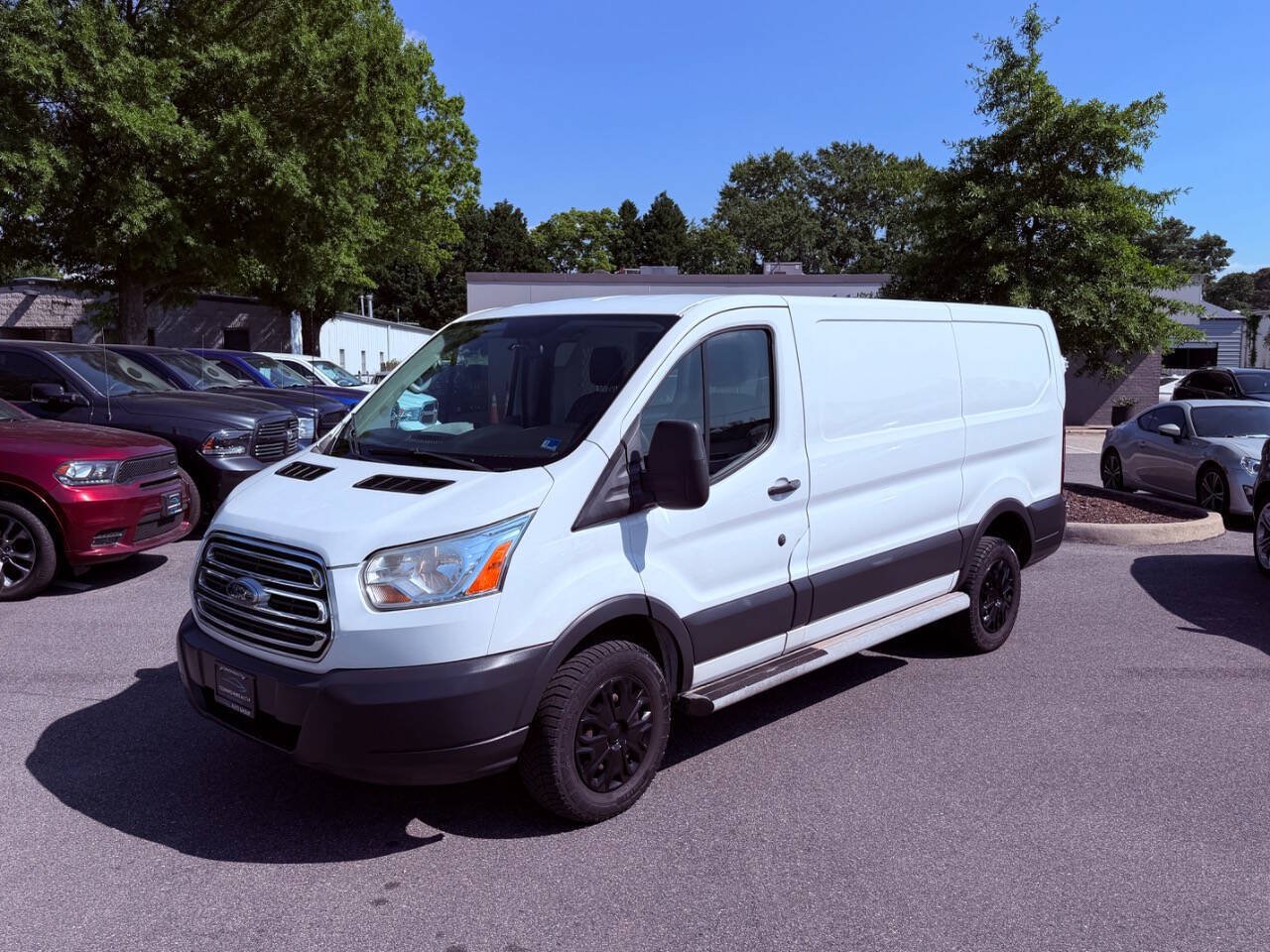 Used 2015 Ford Transit 250 130 Low Roof w/ Exterior Upgrade Package RWD image 4