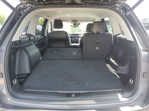 Used 2023 Jeep Grand Cherokee Limited AWD/4WD image 9