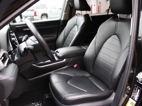 Certified 2021 Toyota Highlander XLE image 14