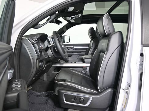 Used 2025 RAM 1500 Laramie AWD/4WD image 21