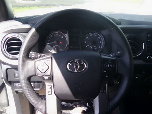 Used 2023 Toyota Tacoma TRD Sport image 15