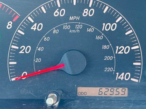 Used 2005 Toyota Camry XLE FWD image 31