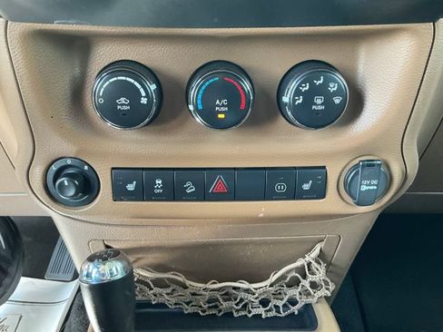 Used 2012 Jeep Wrangler Unlimited Rubicon w/ Dual Top Group AWD/4WD image 19