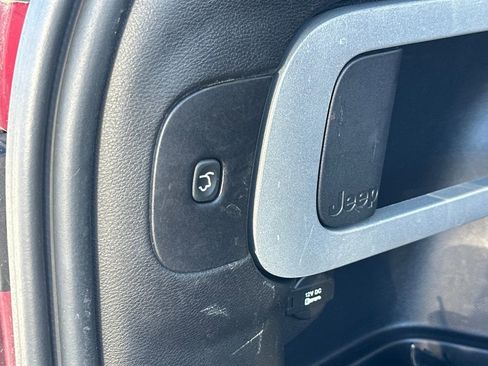 Used 2015 Jeep Cherokee Limited w/ Luxury Group image 18