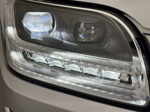 Used 2020 Lincoln Navigator Reserve w/ Luxury Package image 40