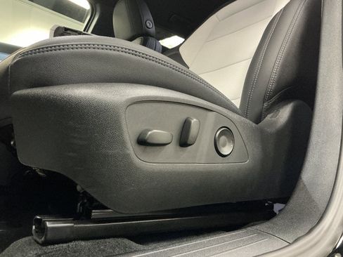 New 2026 Chevrolet Equinox EV LT AWD/4WD image 24