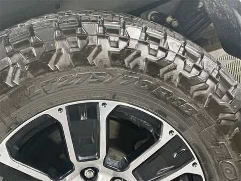 Used 2021 Nissan Titan SV w/ SV Convenience Package image 34