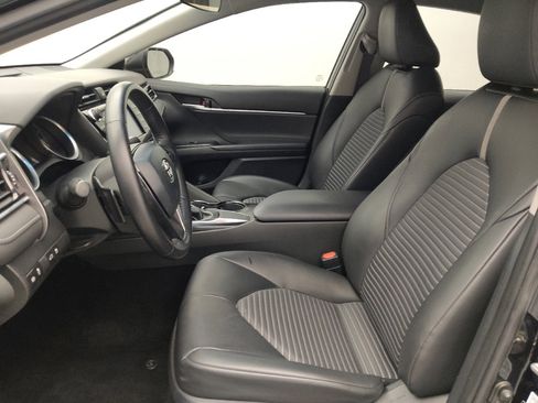 Used 2018 Toyota Camry SE FWD image 17