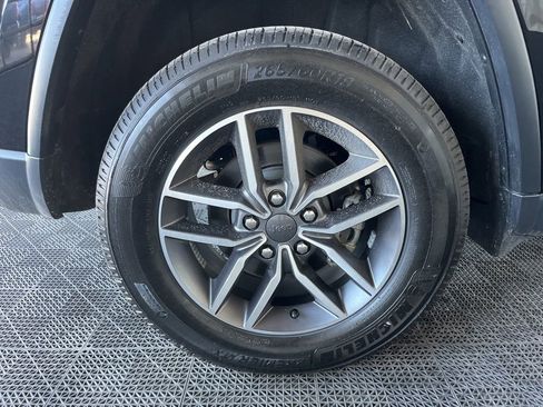 Used 2022 Jeep Grand Cherokee Limited image 24