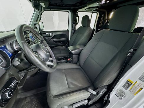 Used 2021 Jeep Gladiator Willys image 12
