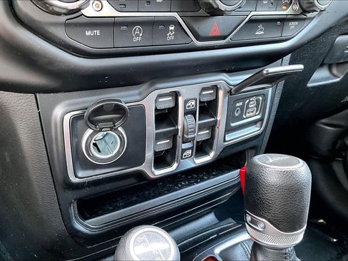 Used 2022 Jeep Gladiator Sport AWD/4WD image 17