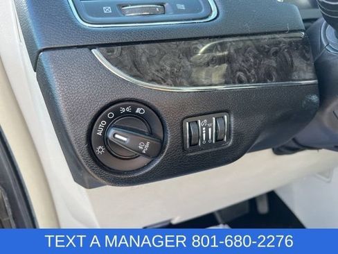 Used 2015 Chrysler Town & Country Touring FWD image 13
