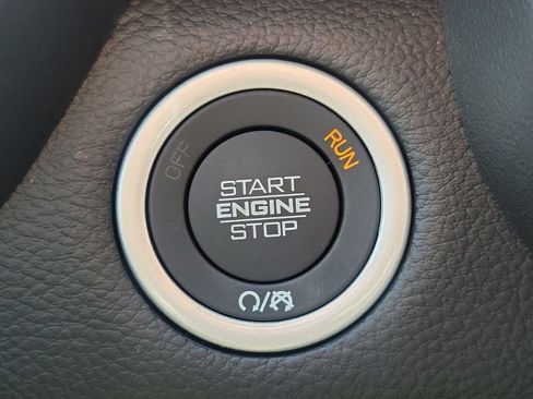 Used 2025 RAM 1500 Laramie RWD image 24