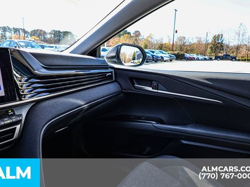 Used 2025 Toyota Camry LE image 47