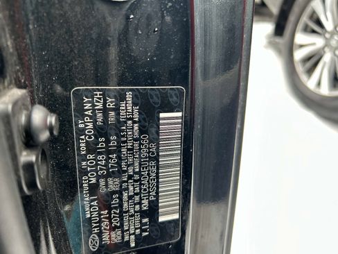 Used 2014 Hyundai Veloster w/ Style Package 02 image 32