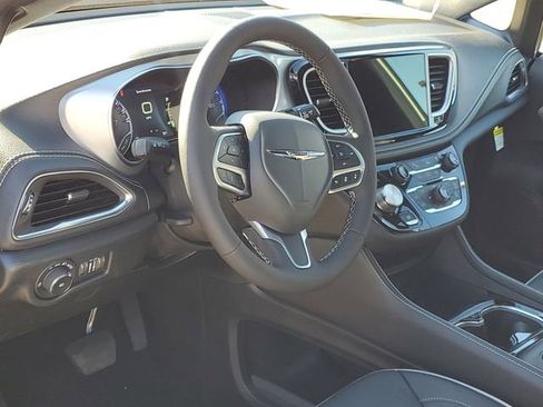 New 2026 Chrysler Pacifica Limited w/ Trailer Tow Group image 9