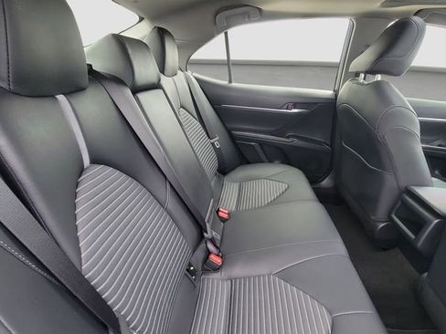 Used 2018 Toyota Camry SE w/ Moonroof Package image 24