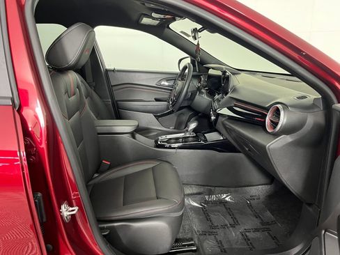 Used 2025 Chevrolet Trax RS w/ Driver Confidence Package FWD image 17