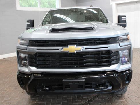 Used 2024 Chevrolet Silverado 2500 Custom w/ Custom Convenience Package AWD/4WD image 2