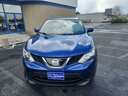 Used 2019 Nissan Rogue Sport S image 2
