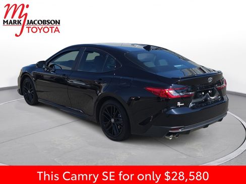 Used 2025 Toyota Camry SE w/ Convenience Package image 14