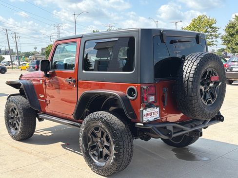 Used 2014 Jeep Wrangler Sahara w/ Connectivity Group AWD/4WD image 6