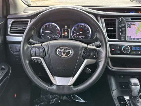Used 2014 Toyota Highlander Limited image 29