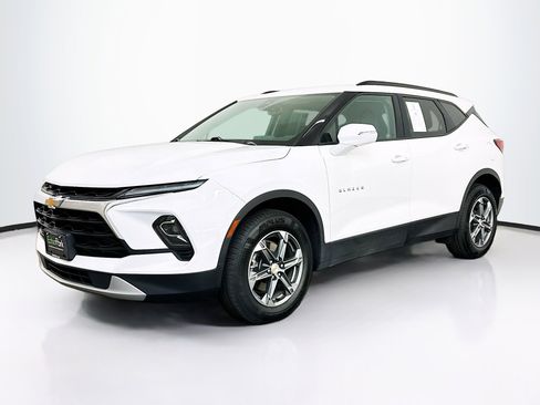 Used 2024 Chevrolet Blazer LT image 3