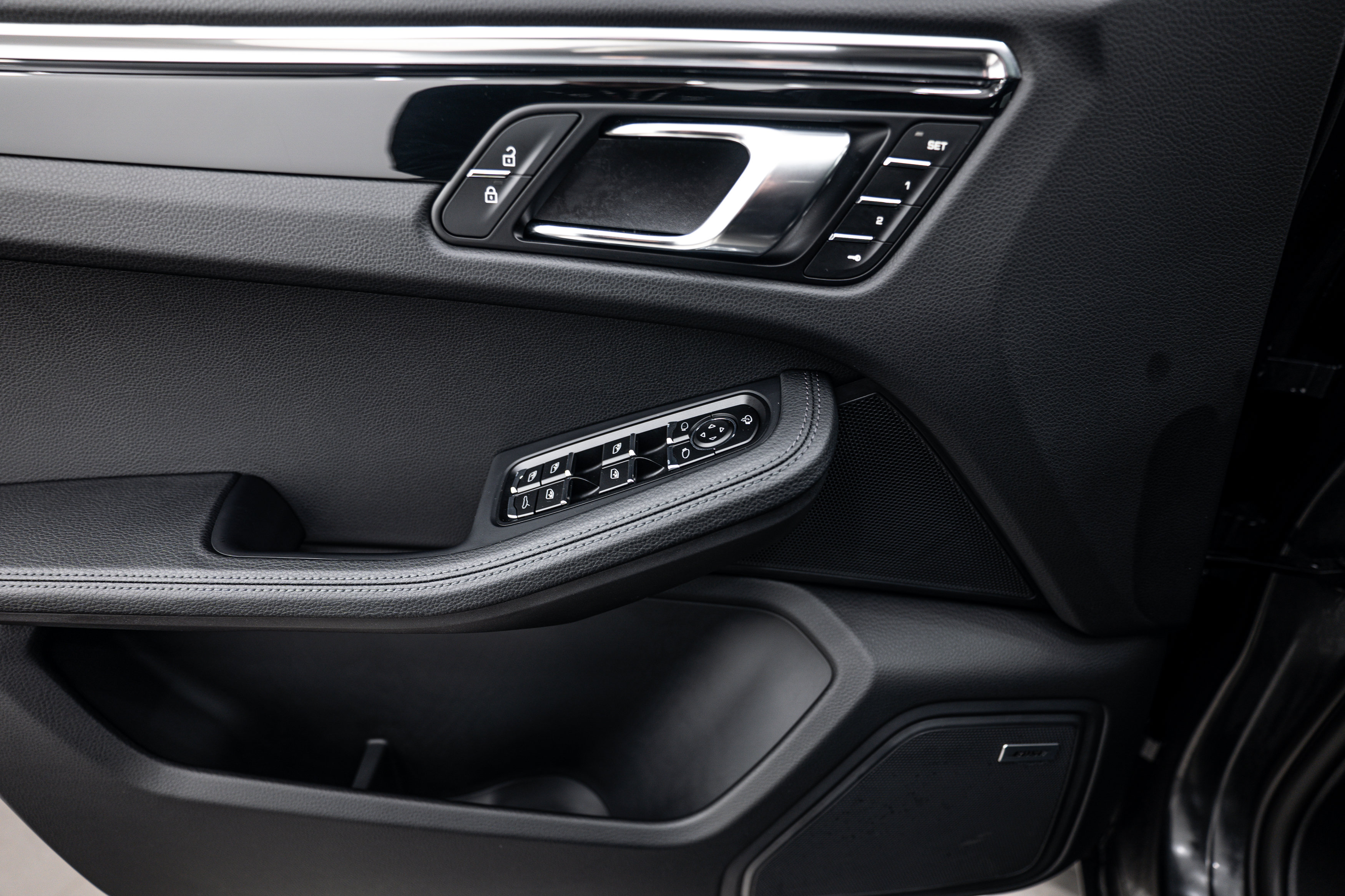 Certified 2026 Porsche Macan AWD/4WD image 18