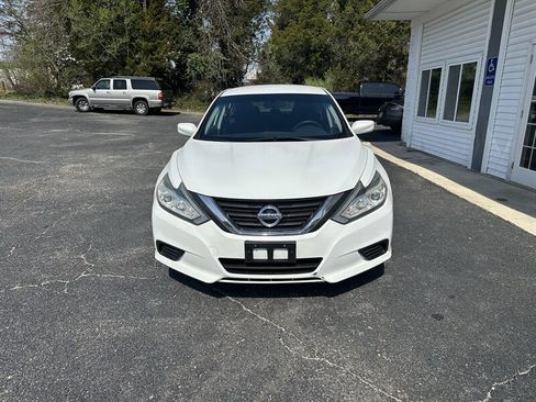 Used 2016 Nissan Altima 2.5 S w/ Power Driver Seat Package image 2