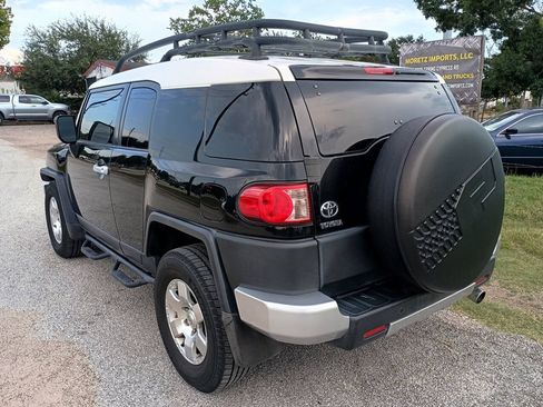 Used 2007 Toyota FJ Cruiser 2WD image 3