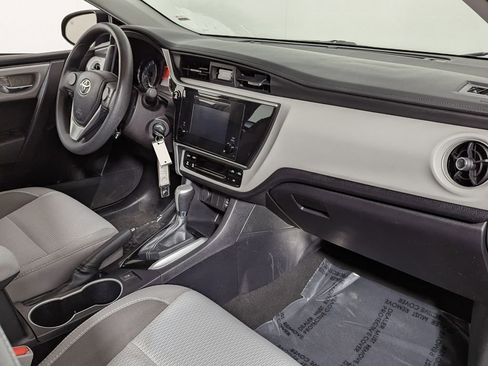 Used 2019 Toyota Corolla LE image 33