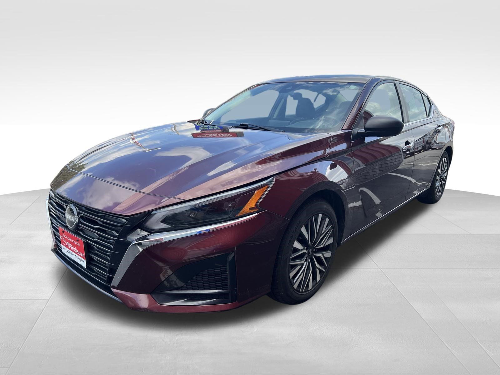 Used 2024 Nissan Altima 2.5 SV FWD image 1