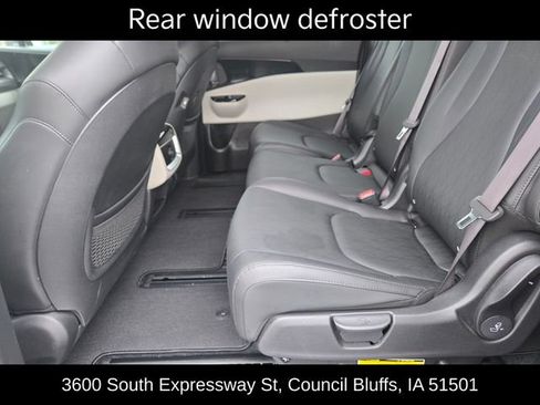 Used 2024 Kia Carnival EX FWD image 24