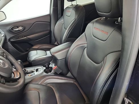 Used 2022 Jeep Cherokee Trailhawk w/ Sound & Nav Group AWD/4WD image 3