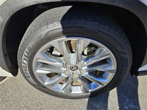 Used 2021 Toyota Highlander Limited image 15