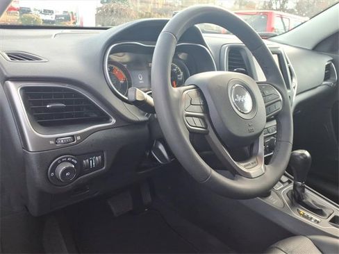 Certified 2022 Jeep Cherokee Latitude Lux w/ Sun & Sound Group image 28