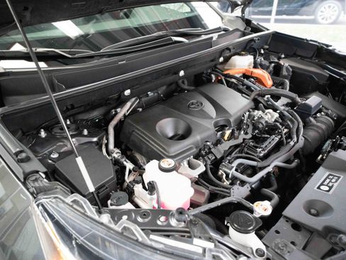 Used 2023 Toyota RAV4 SE image 32