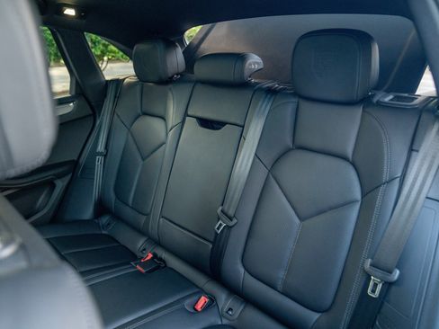 Certified 2026 Porsche Macan AWD/4WD image 24