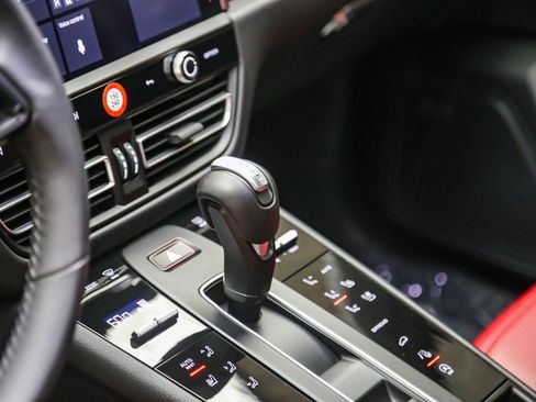 Certified 2026 Porsche Macan Turbo AWD/4WD image 24