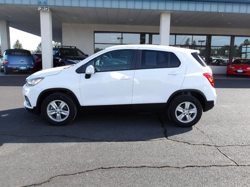 Used 2022 Chevrolet Trax LS w/ Tint and Cruise Package AWD/4WD image 2