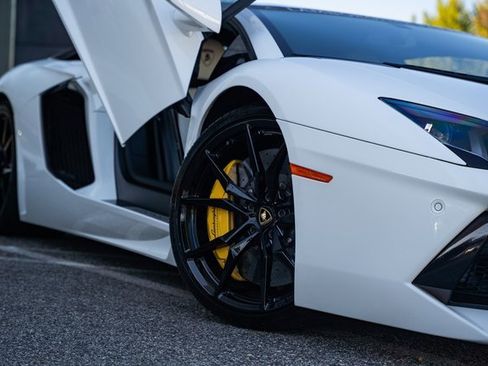Used 2015 Lamborghini Aventador LP 700-4 image 32