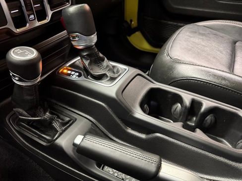 Used 2022 Jeep Wrangler Unlimited Sahara image 18