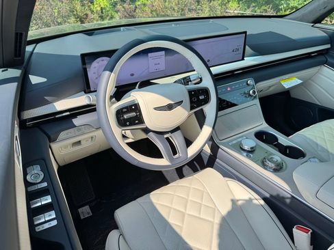 Used 2025 Genesis GV80 3.5T Prestige AWD/4WD image 2