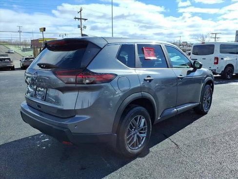 Used 2025 Nissan Rogue S AWD/4WD image 5